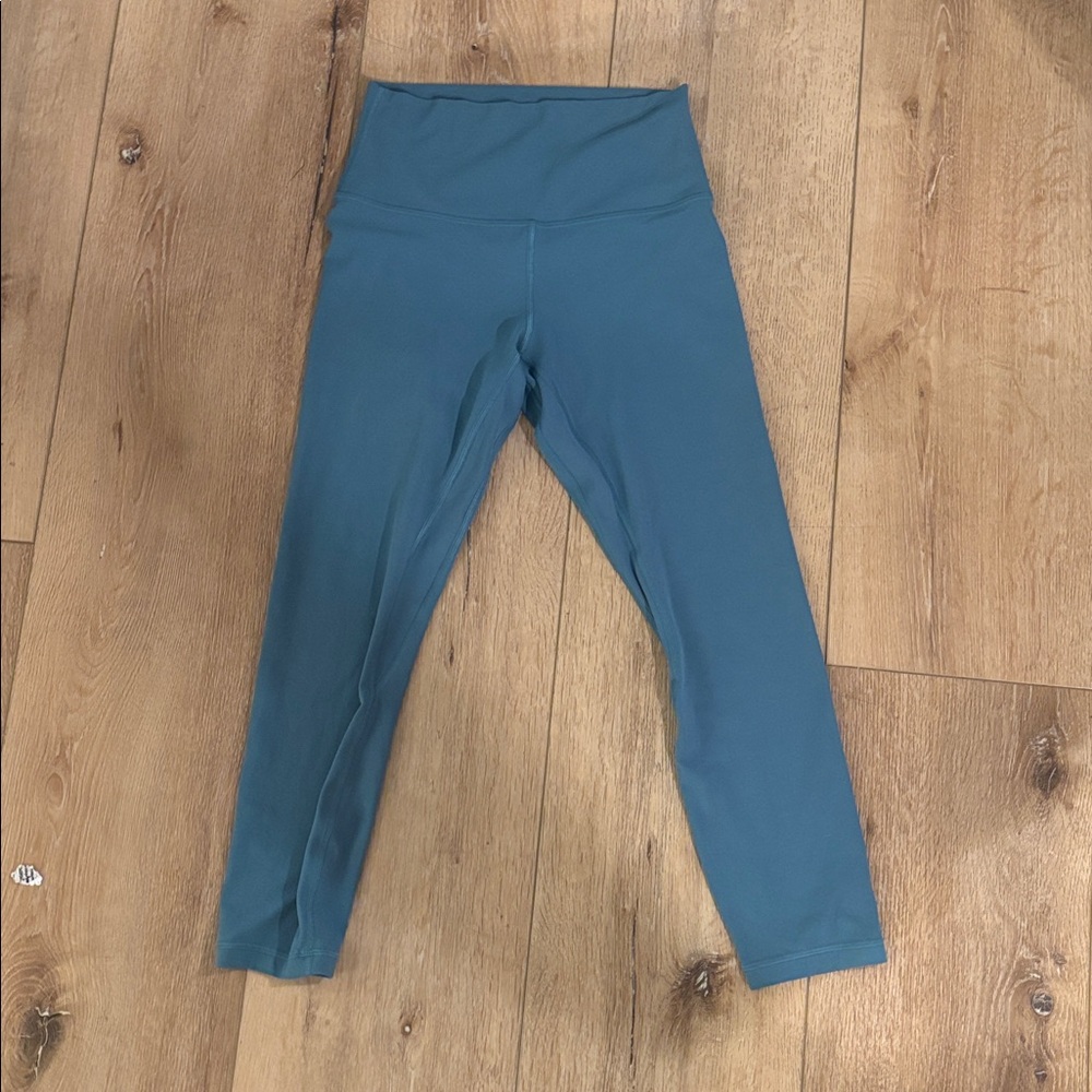 Lululemon Soft Teal Crop Wunder Under Leggings- EUC Size 6
